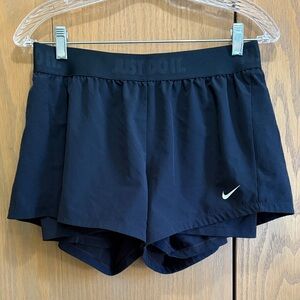 Nike medium black Women's running Athletic Shorts